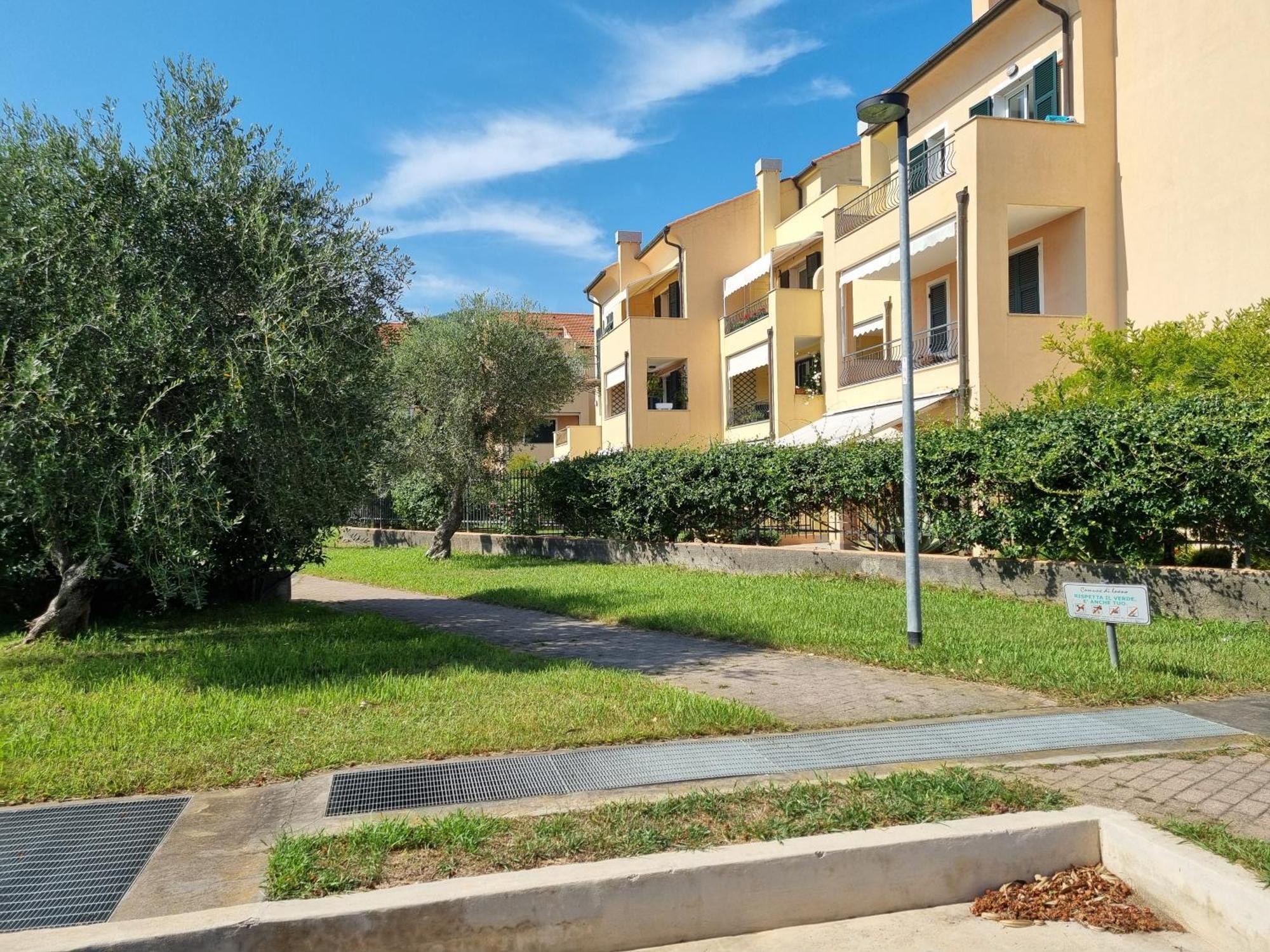 Appartamento La Casa Di Freddy Loano Bagian luar foto